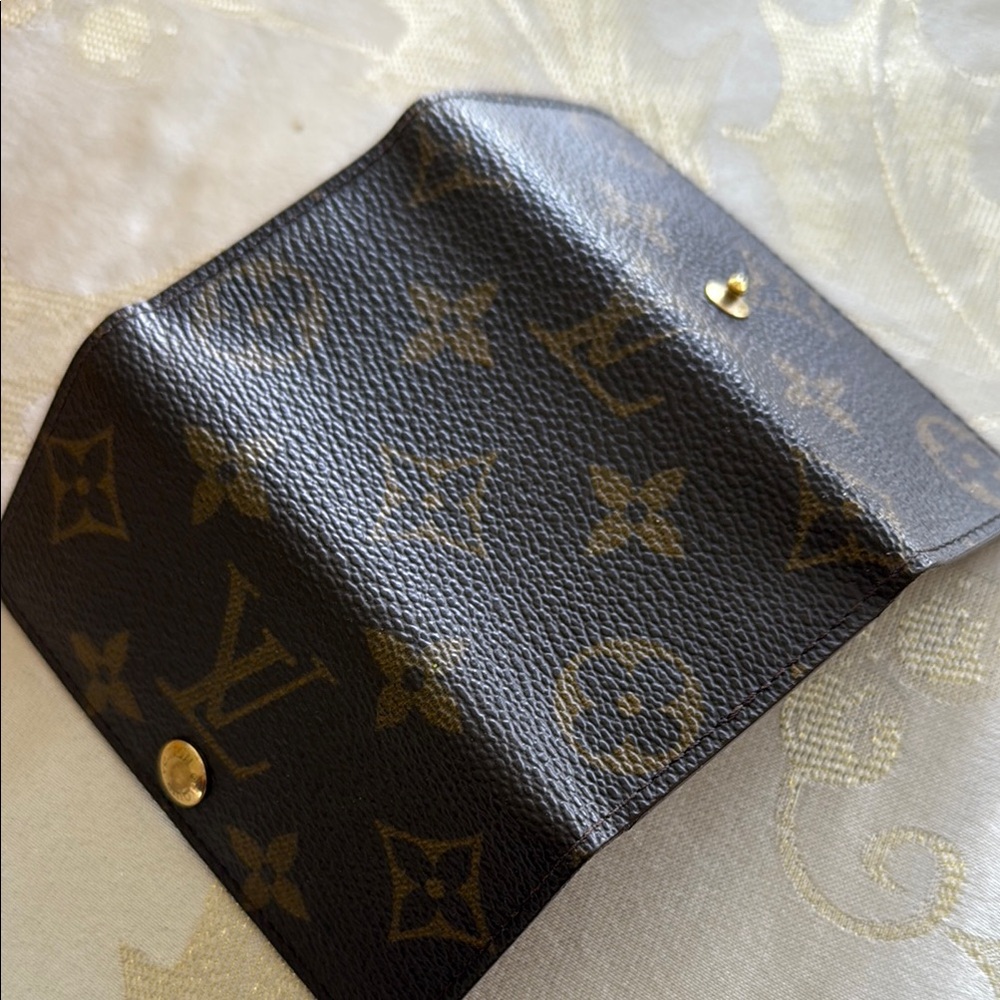 Louis Vuitton Monogram Key Holder - Picture 5 of 5